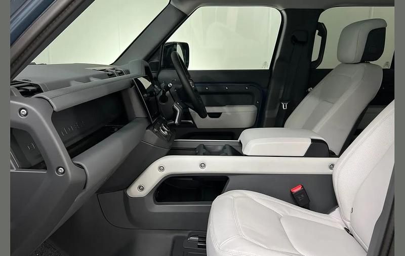 Usado Land Rover Defender HSE Dynamic 344 HP (253 kW) 2026 Azul SUV
