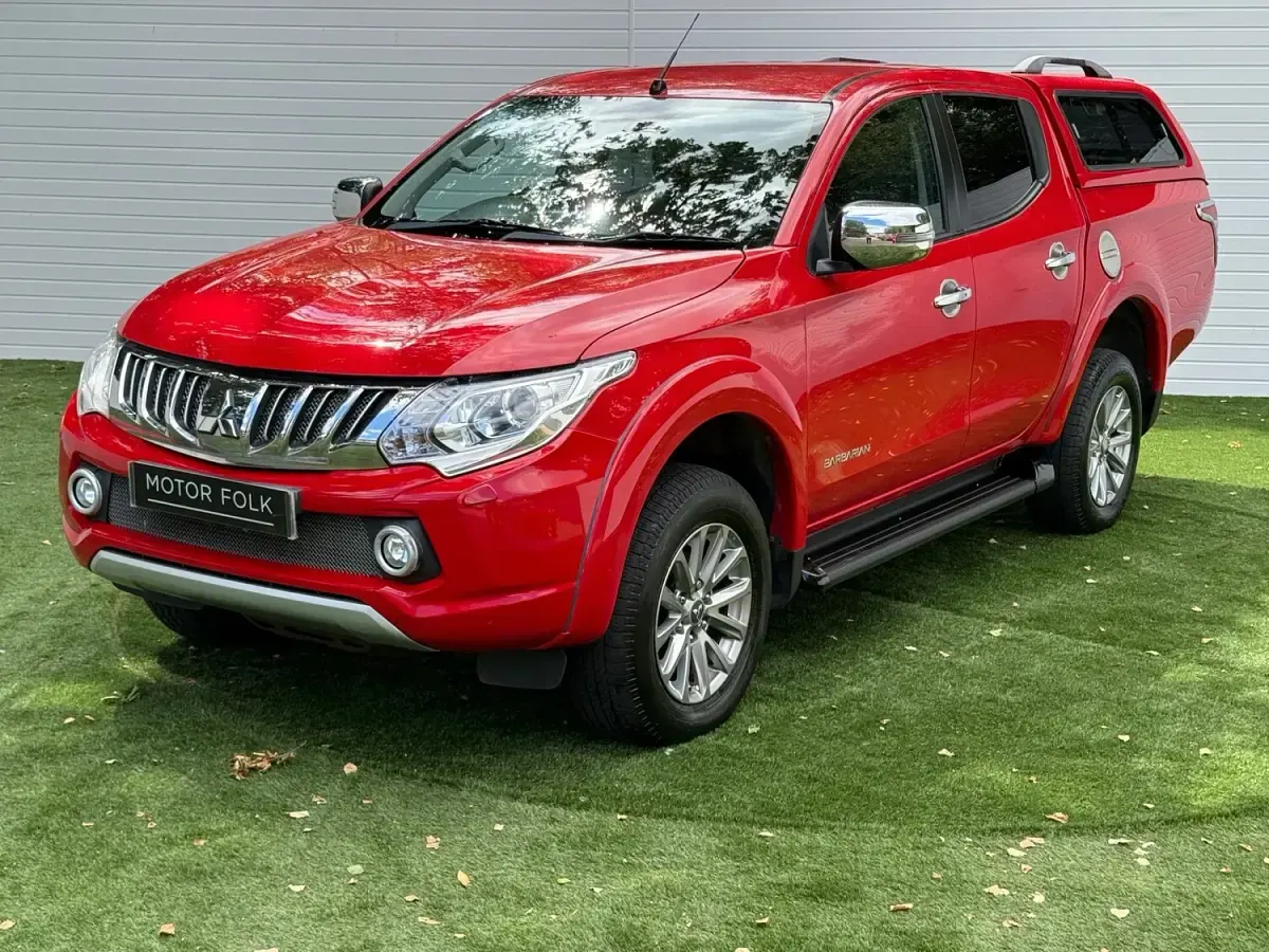 Used Mitsubishi L200 2016 Red Pickup