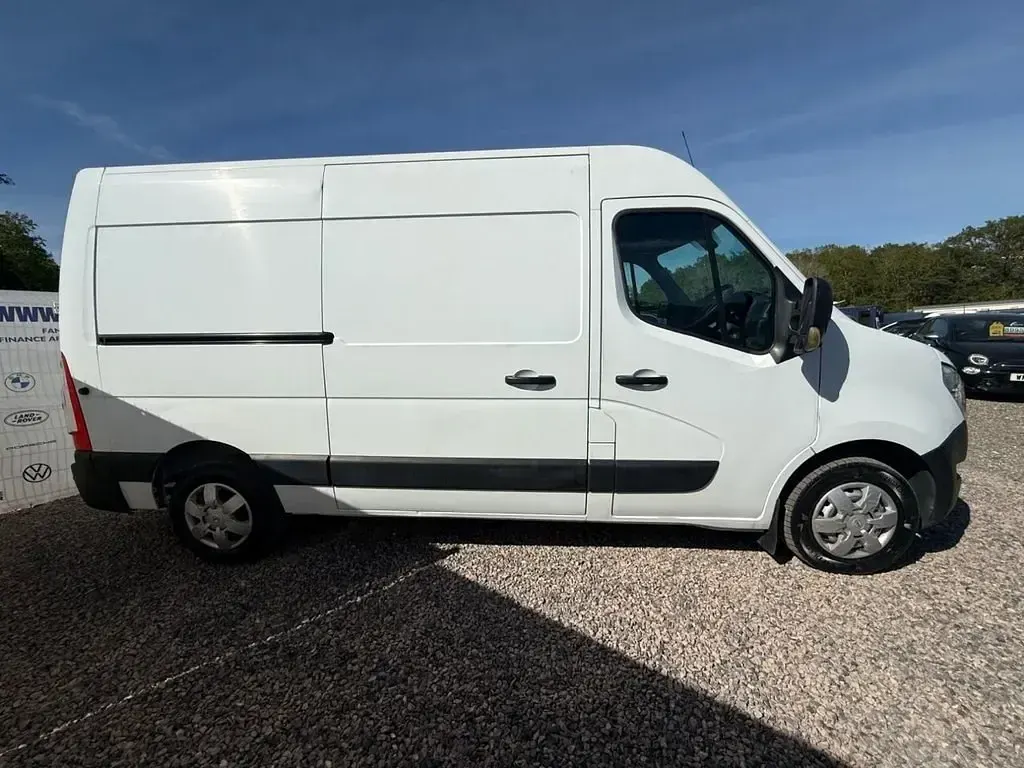 Używany Nissan Interstar Tekna 135 KM (99 kW) 2022 Biały Van