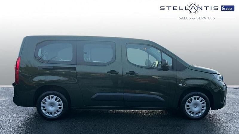 Green Used 2025 Vauxhall Combo Design Edition MPV | £19,328 (A bit pricey) - Image 1/3