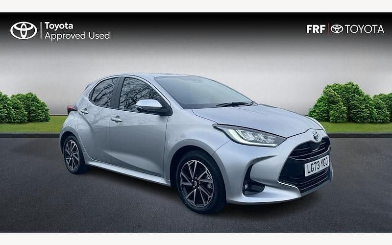 Used 2025 Toyota Yaris Hybrid Design Hatchback | £17,695 (Good price) - Image 1/4