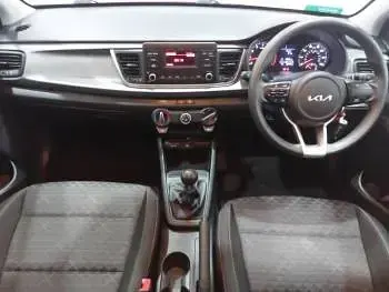 Usado Kia Rio 2022 Rojo Utilitario