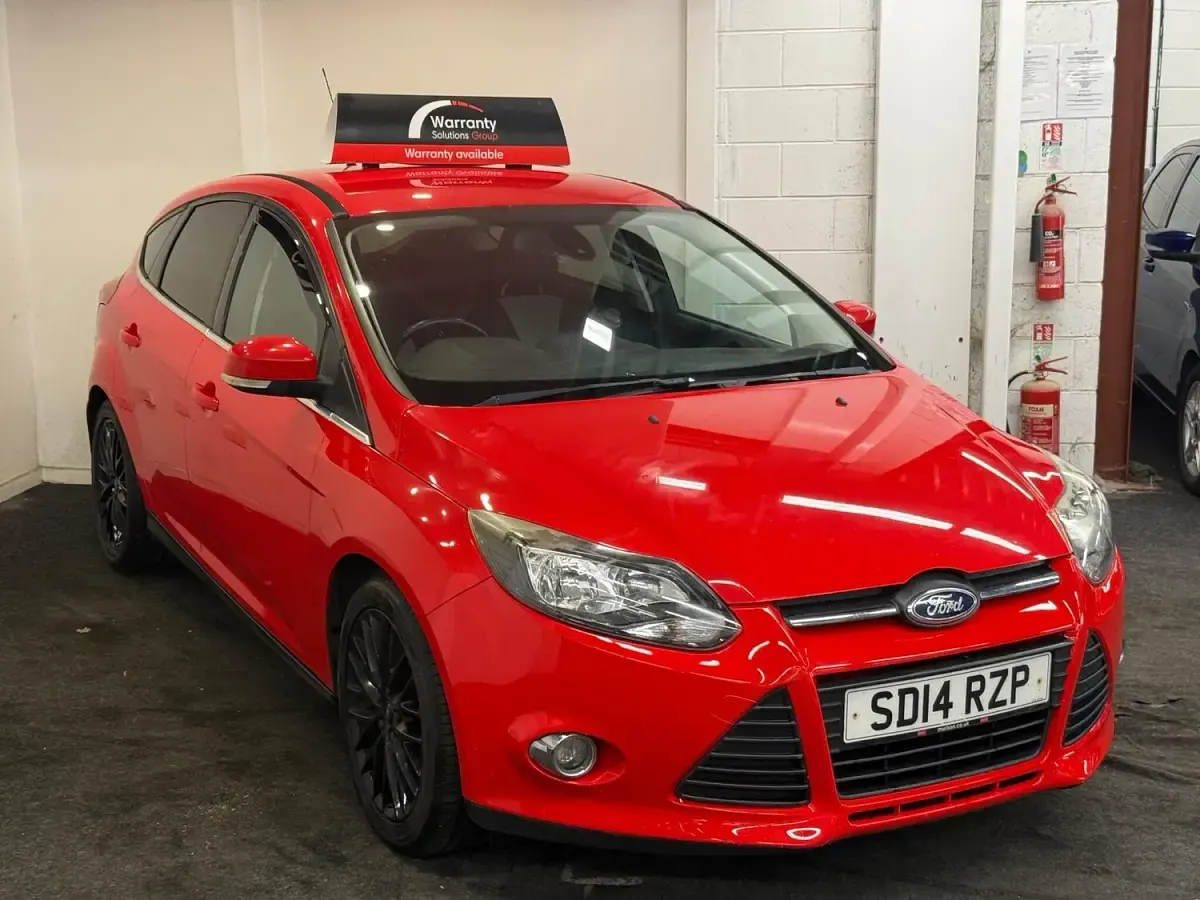 Used Ford Focus Zetec 115 HP (84 kW) 2014 Red Hatchback
