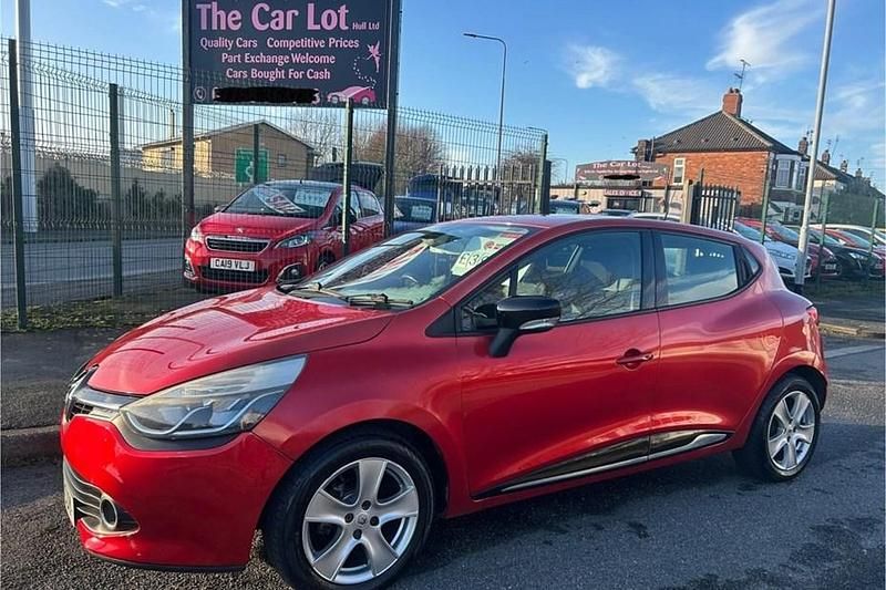 Used Renault Clio IV Dynamique 90 HP (66 kW) 2013 Red Hatchback