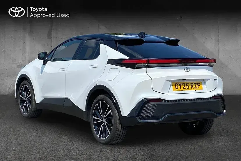 Used Toyota C-HR 138 HP (101 kW) 2025 Platinum white SUV