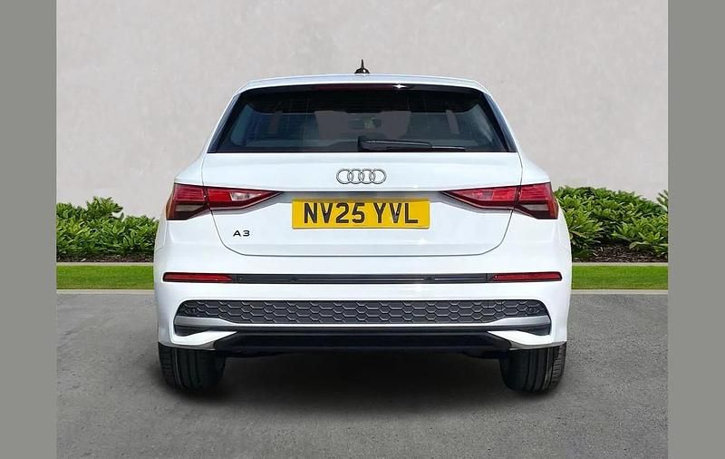 Used Audi A3 e-tron Sport 200 HP (147 kW) 2025 White Hatchback