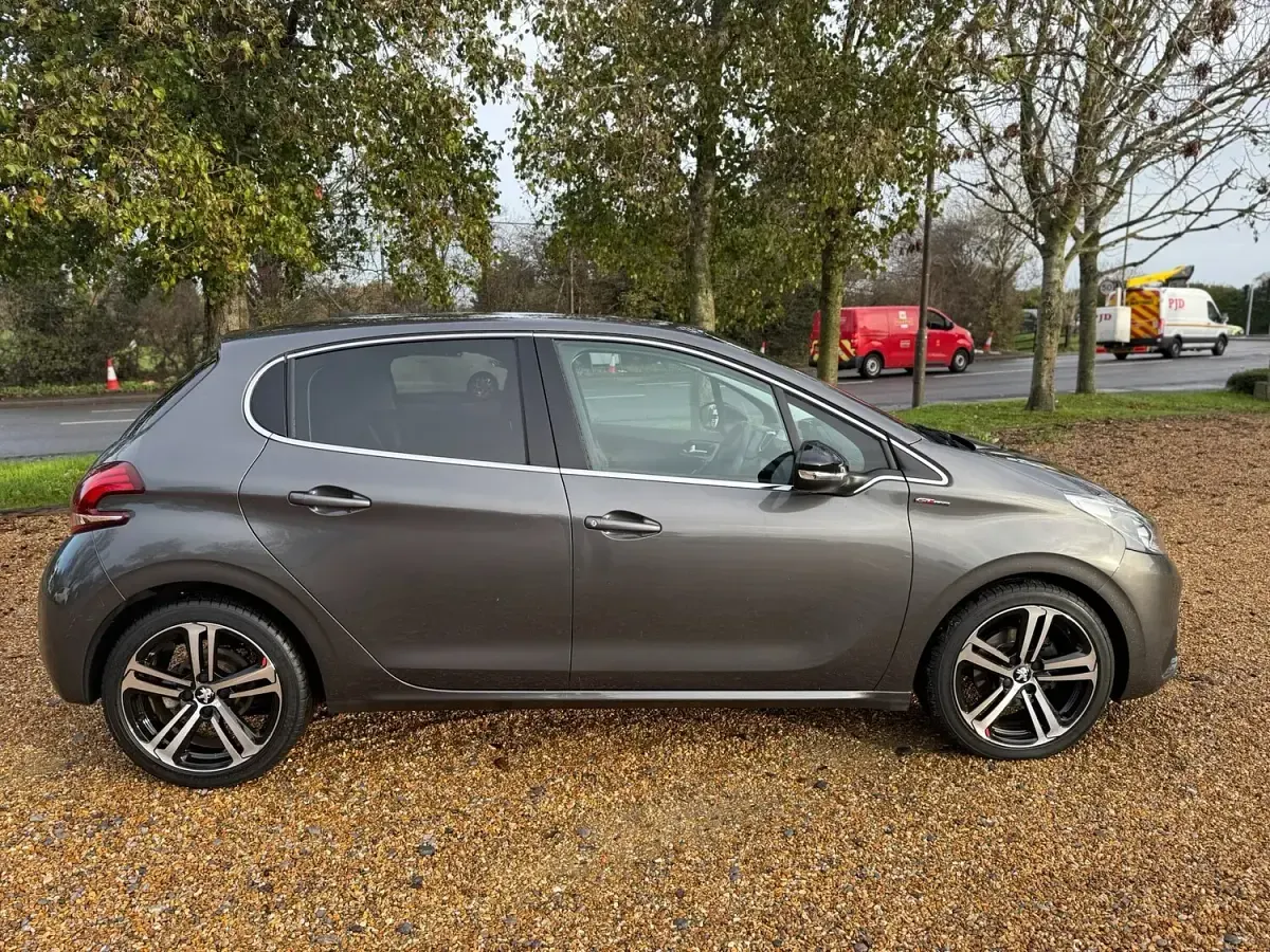 Used Peugeot 208 GT-line 100 HP (73 kW) 2019 Grey Hatchback