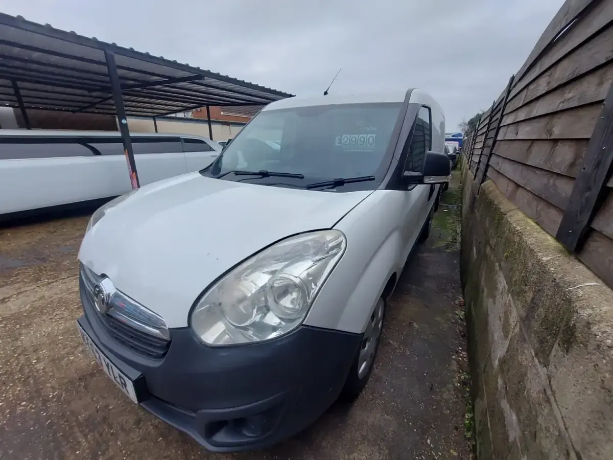 Used Vauxhall Combo 2013 White Hatchback