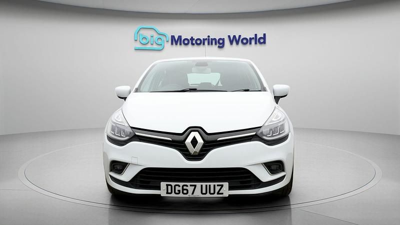 Used Renault Clio IV Dynamique 90 HP (66 kW) 2017 White Hatchback