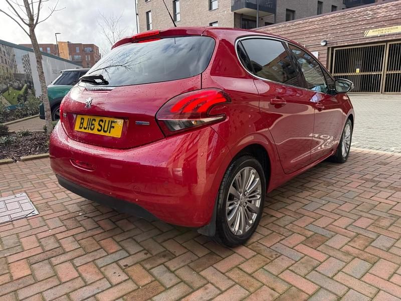 Begagnad Peugeot 208 Allure 2016 Röd Halvkombi
