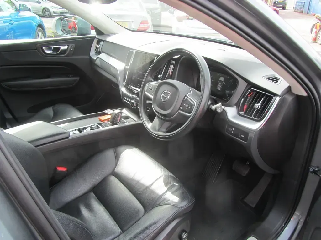 Used Volvo XC60 Momentum 2021 Grey SUV