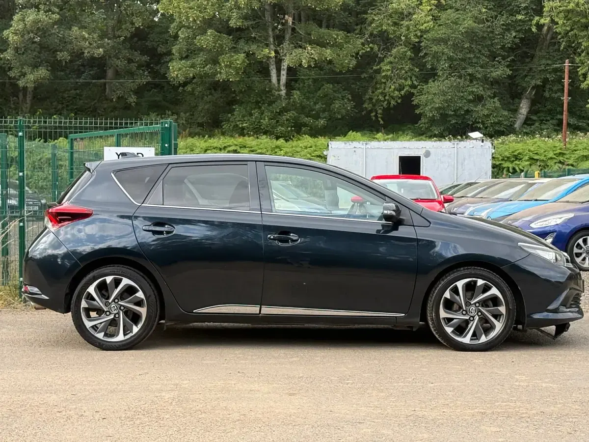 Used Toyota Auris Design 112 HP (82 kW) 2017 Grey Hatchback
