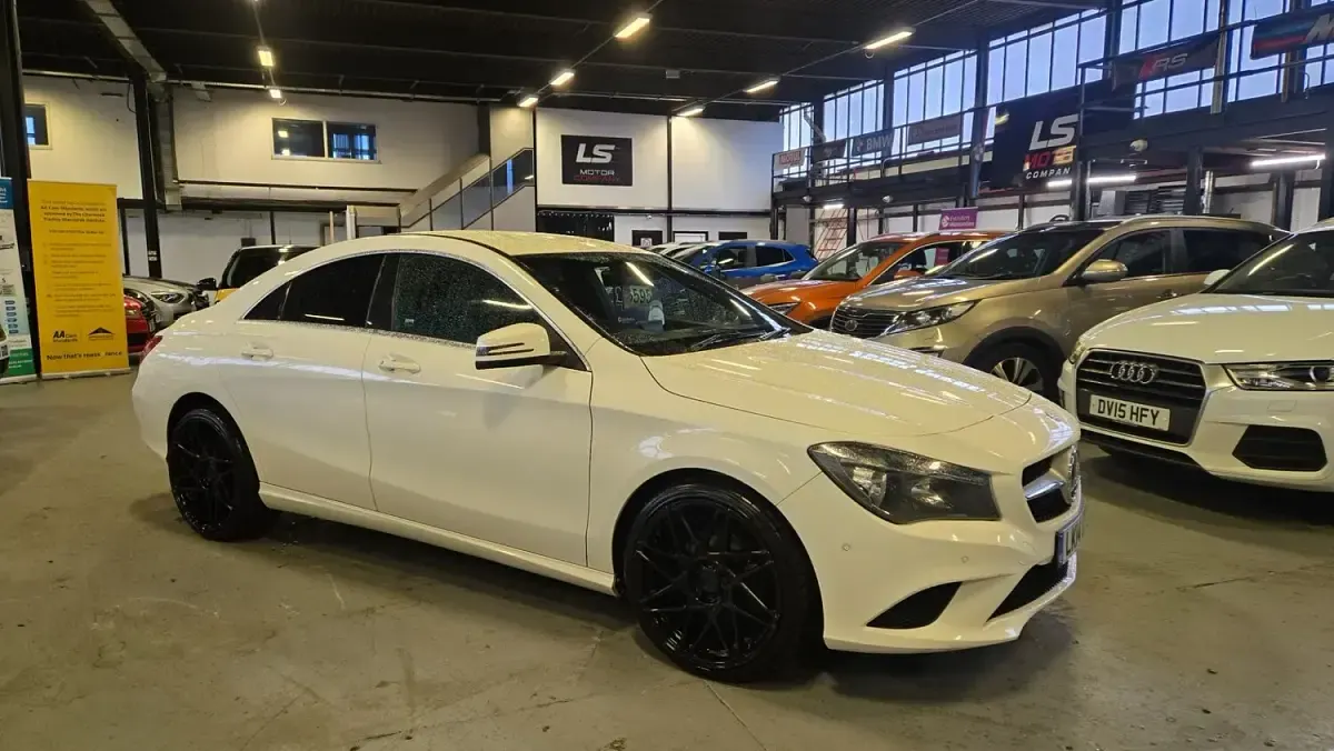 Used Mercedes CLA180 2014 White Sedan