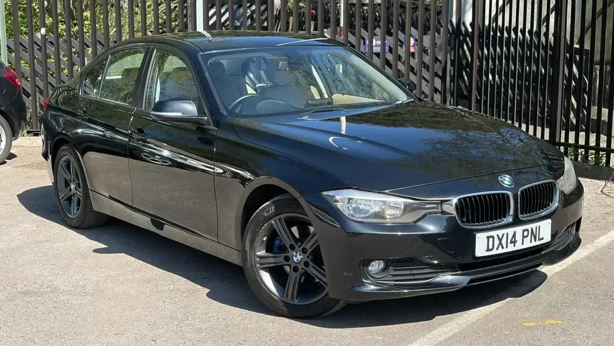 Begagnad BMW 320 2014 Svart Sedan