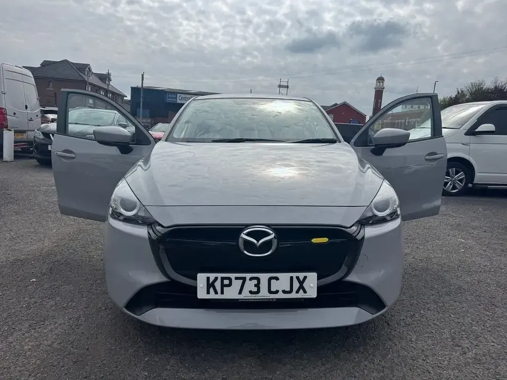Begagnad Mazda 2 Center-Line 116 HK (85 kW) 2023 Grå Halvkombi