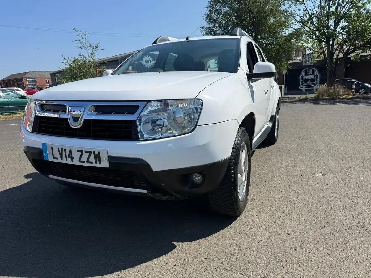 Used Dacia Duster Lauréate 110 HP (80 kW) 2014 White SUV