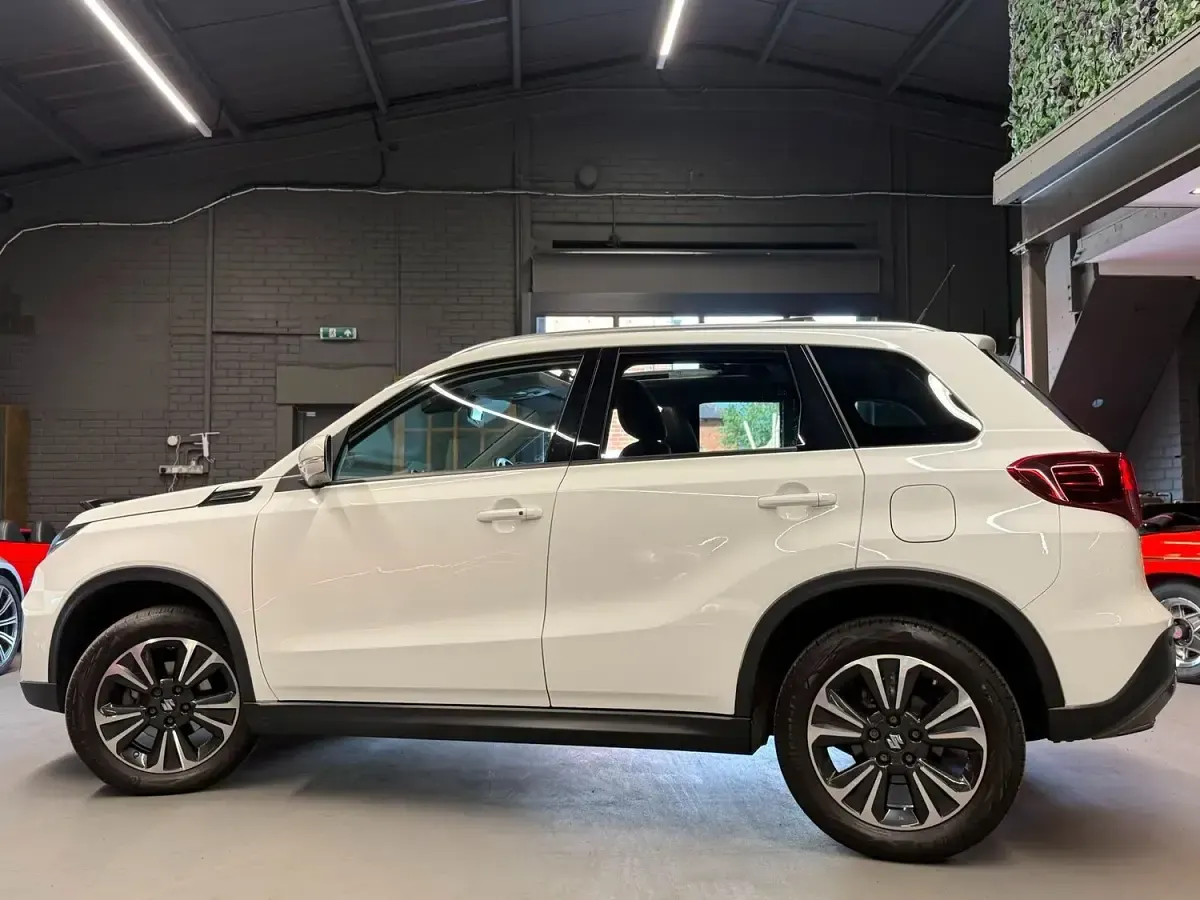 Used Suzuki Vitara SZ5 129 HP (94 kW) 2023 White SUV