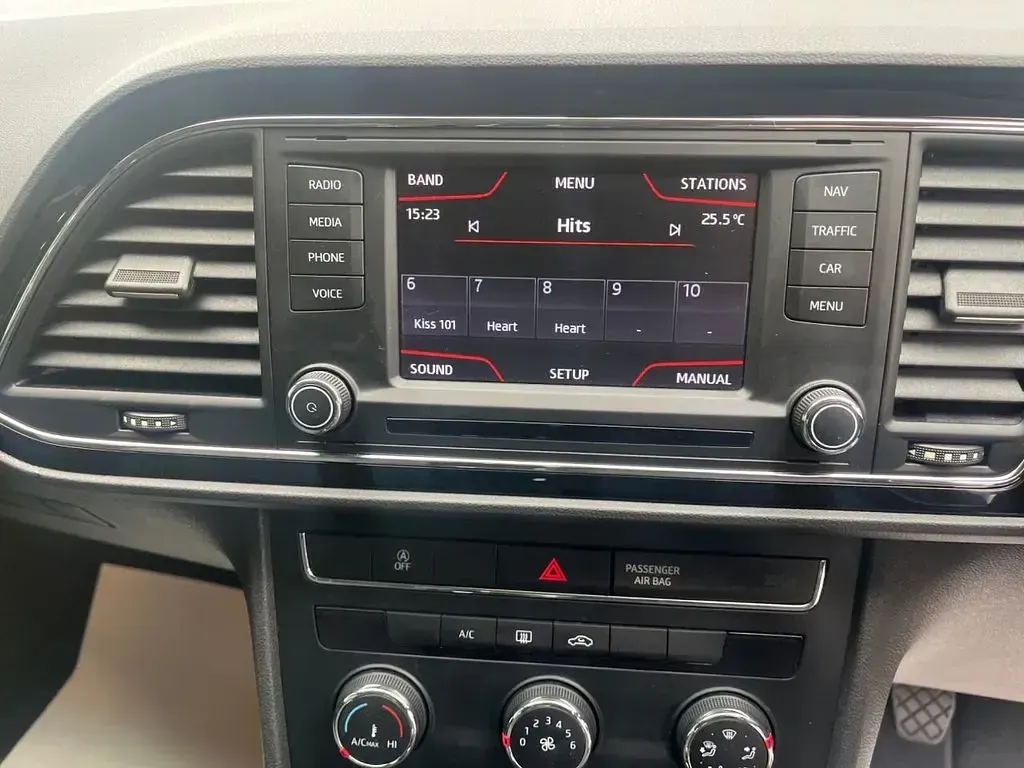 Used Seat Leon SE 105 HP (77 kW) 2014 Silver Hatchback