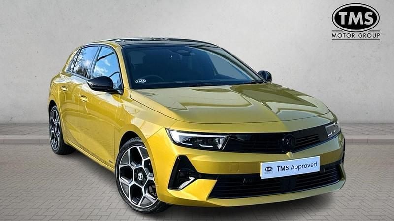 Used Vauxhall Astra Ultimate 130 HP (95 kW) 2023 Yellow/black Hatchback