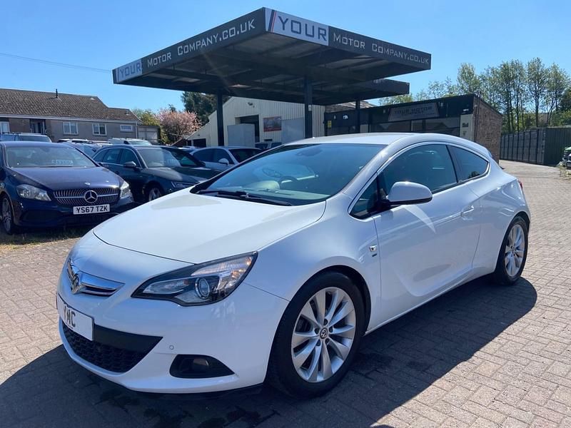 Used Vauxhall Astra GTC SRi 200 HP (147 kW) 2015 White Hatchback