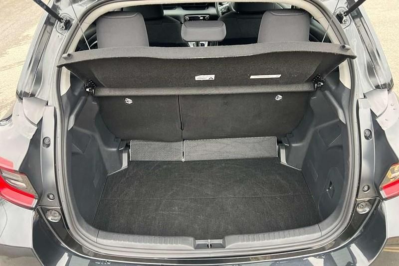 Used Toyota Yaris Hybrid Design 113 HP (83 kW) 2022 Black Hatchback