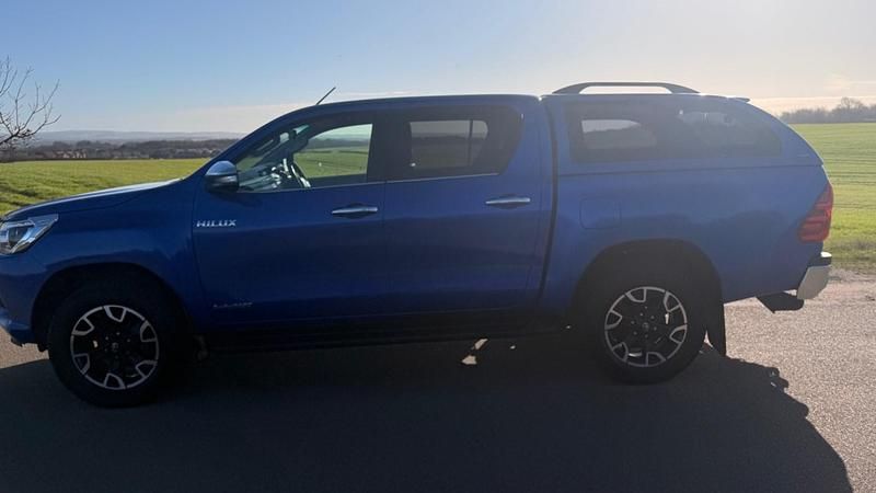 Used Toyota HiLux 2017 Blue Pickup