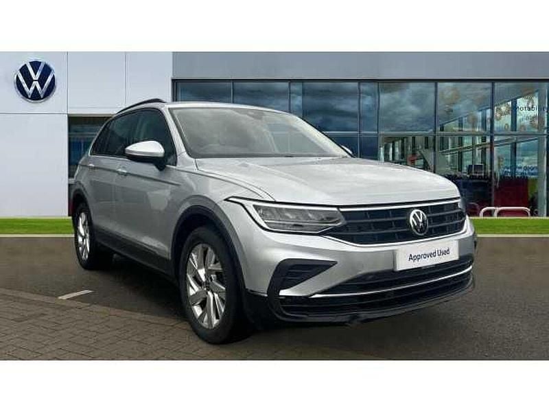 Reflex silver metallic Used 2022 VW Tiguan Life SUV | £19,756 (Fair price) - Image 1/4