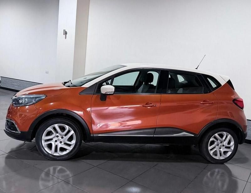 Used Renault Captur Dynamique 90 HP (66 kW) 2014 Orange/cream SUV