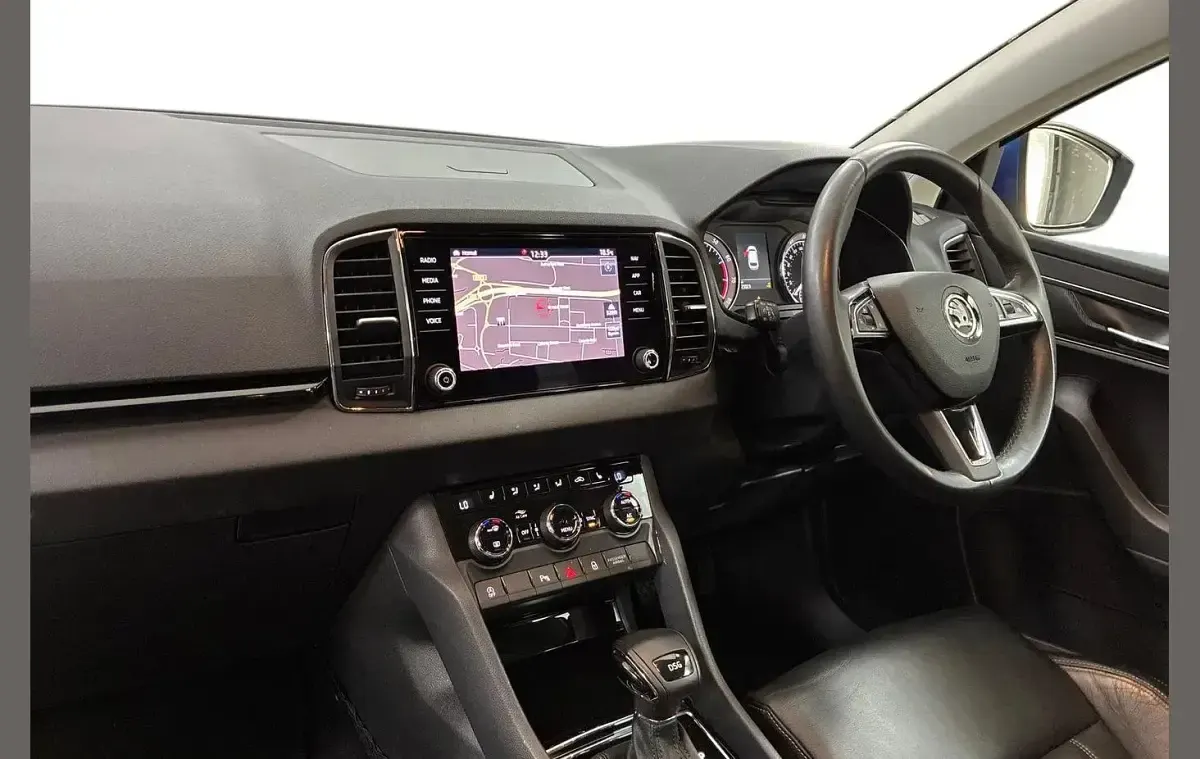 Used Skoda Karoq SE L 150 HP (110 kW) 2019 Race blue metallic SUV