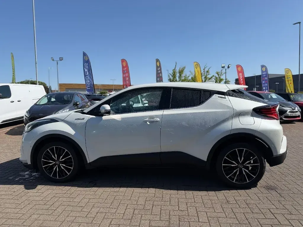 Used Toyota C-HR 184 HP (135 kW) 2020 White SUV