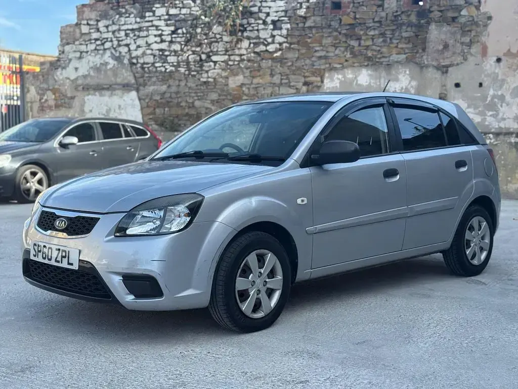 Used Kia Rio 2010 Silver Hatchback
