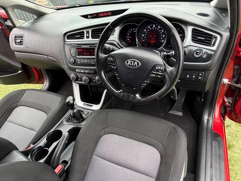 Used Kia Ceed 2013 Red Hatchback