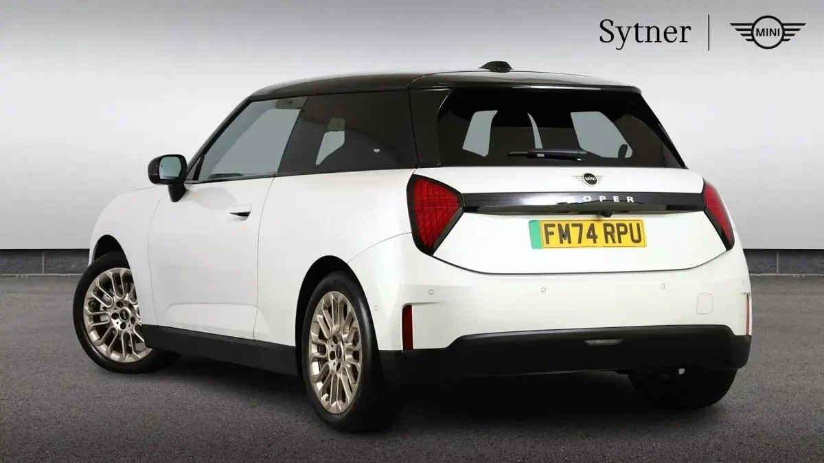 Used Mini Cooper Hatch 133 kW (181 HP) 2025 White Hatchback