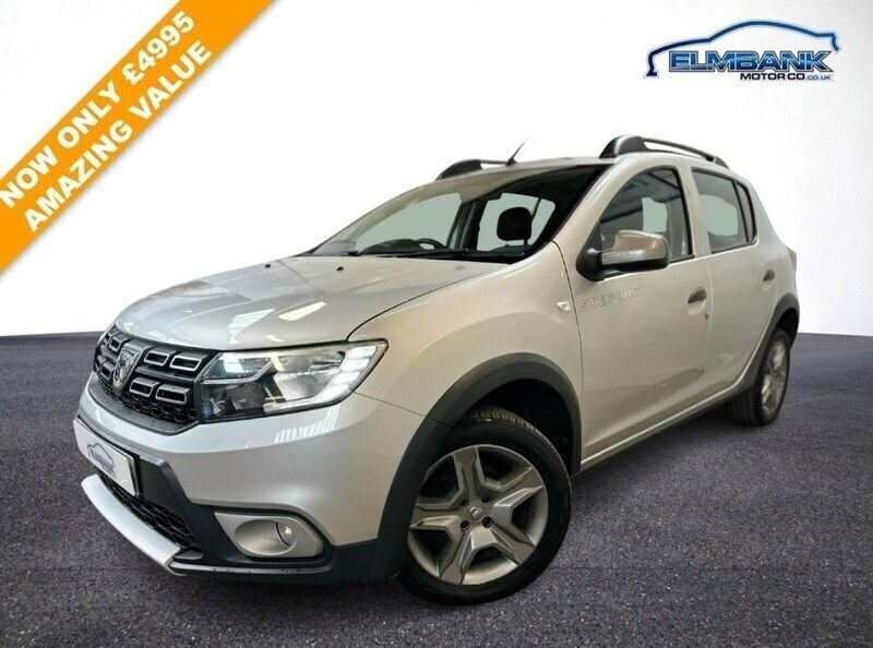 Silver Used 2017 Dacia Sandero Lauréate Hatchback | £4,995 (Fair price) - Image 1/4