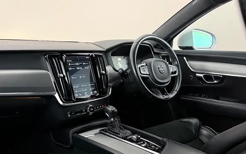 Used Volvo V90 R-Design 190 HP (139 kW) 2019 Blue Estate