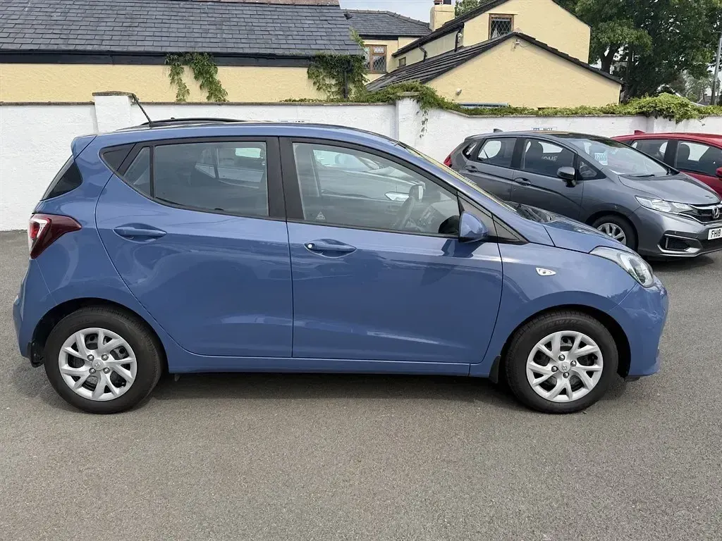 Gebraucht Hyundai i10 SE 87 PS (63 kW) 2017 Blau Kleinwagen