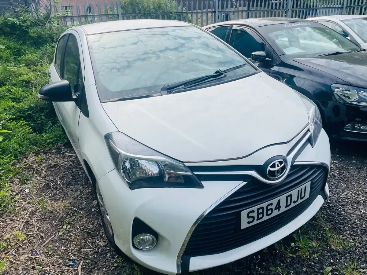 Used Toyota Yaris Active 69 HP (50 kW) 2014 White Hatchback