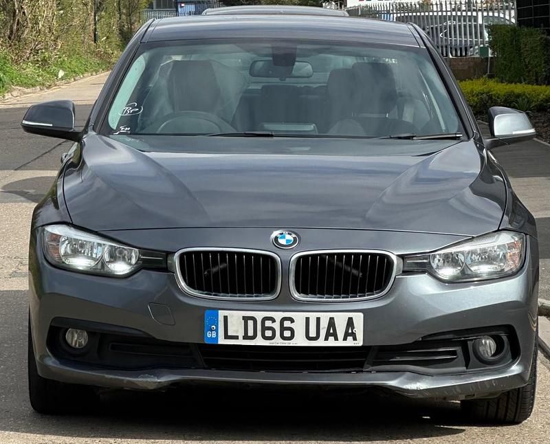 Begagnad BMW 320 2017 Grå Sedan
