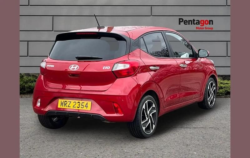 Używany Hyundai i10 Premium 77 KM (56 kW) 2024 Czerwony Hatchback