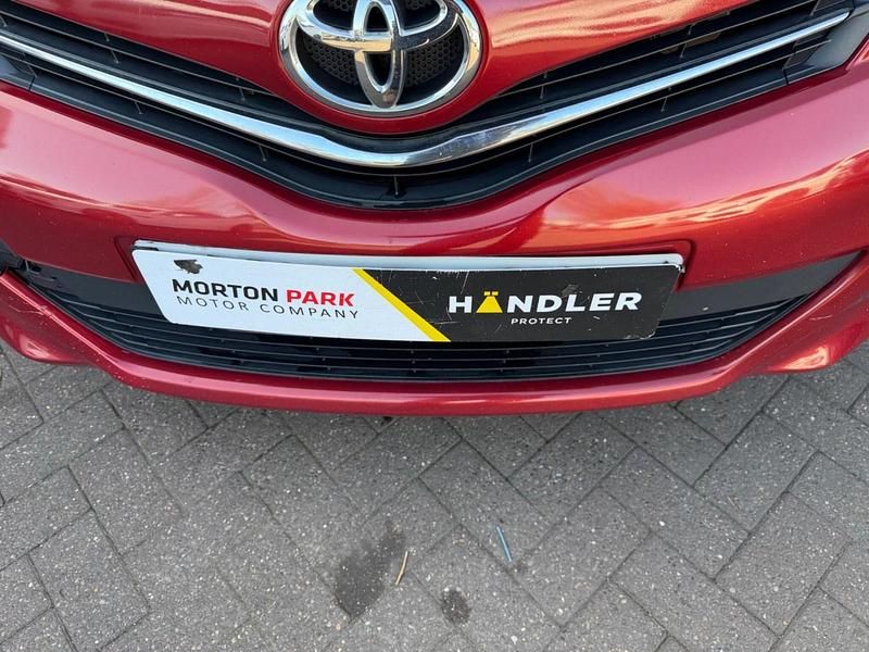 Used Toyota Yaris Plus 99 HP (72 kW) 2014 Red Hatchback