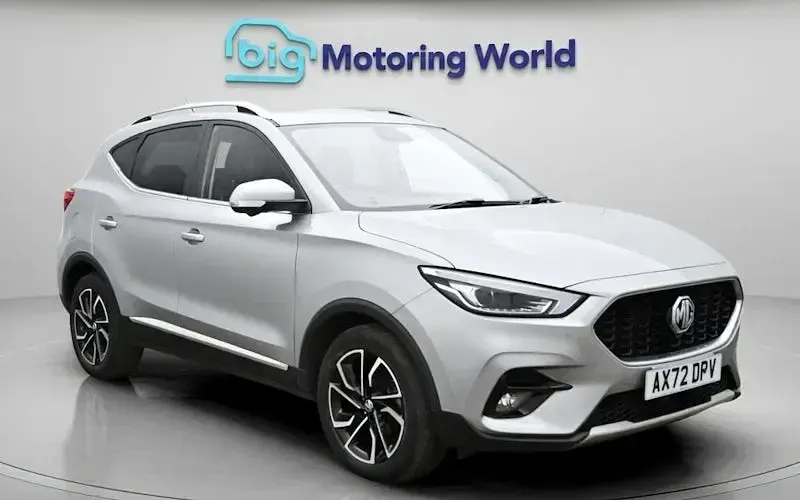 Usado MG ZS Exclusive 106 HP (77 kW) 2023 Prateado SUV