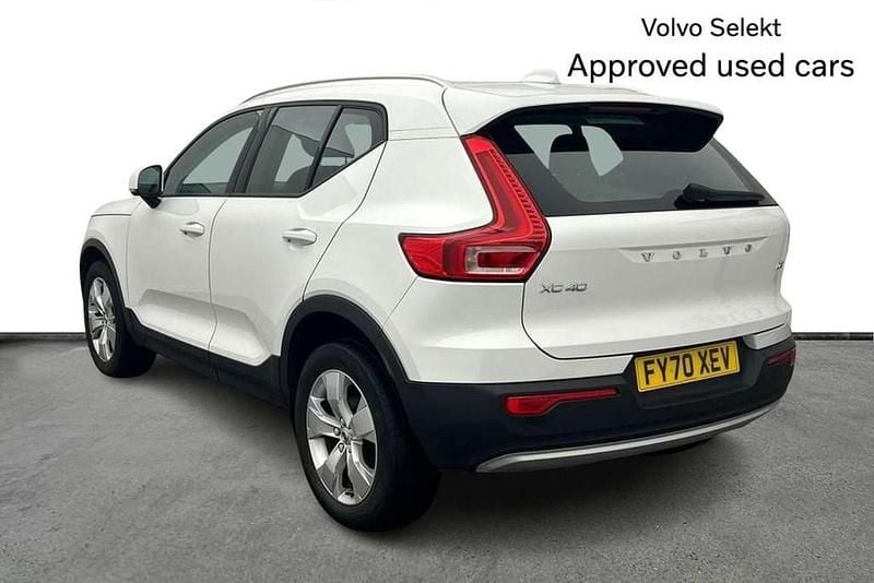 Used Volvo XC40 Momentum 150 HP (110 kW) 2020 White SUV