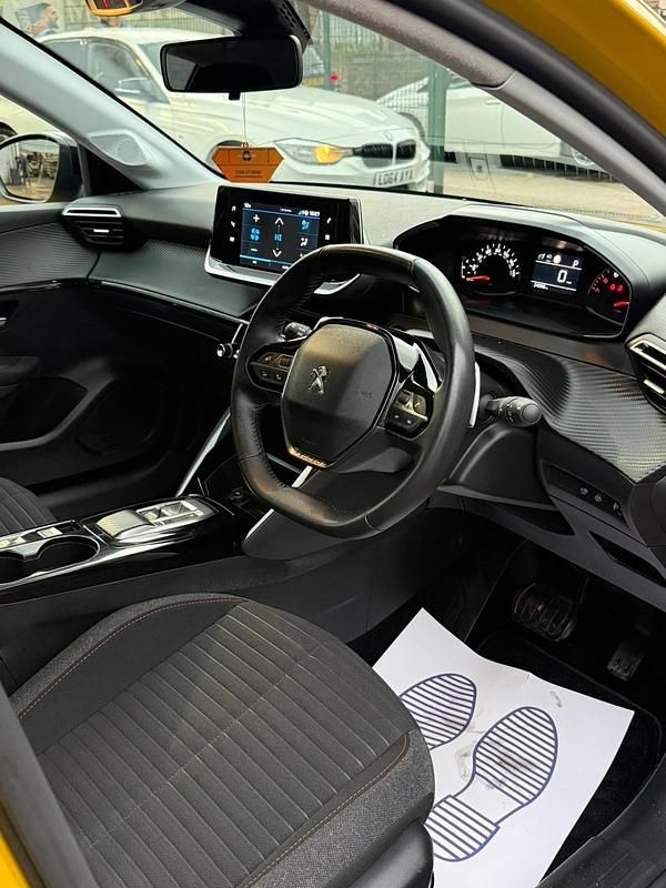 Second-hand Peugeot 208 Active+ 2023 Galben Hatchback