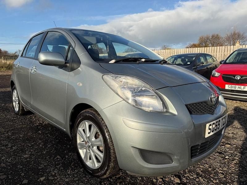 Silver Used 2009 Toyota Yaris Hatchback | £2,500 (Fair price) - Image 1/4