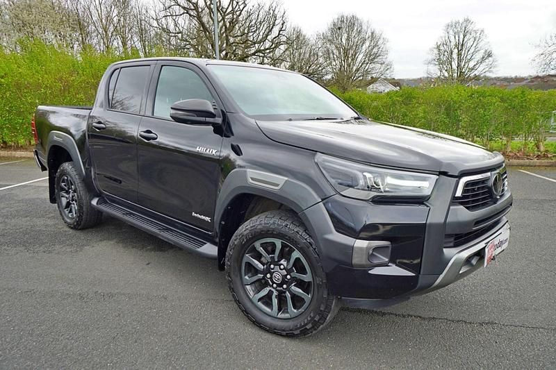 Used Toyota HiLux Luxury 204 HP (150 kW) 2023 Black Pickup