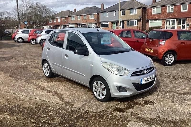 Used Hyundai i10 Classic 85 HP (62 kW) 2012 Silver Hatchback