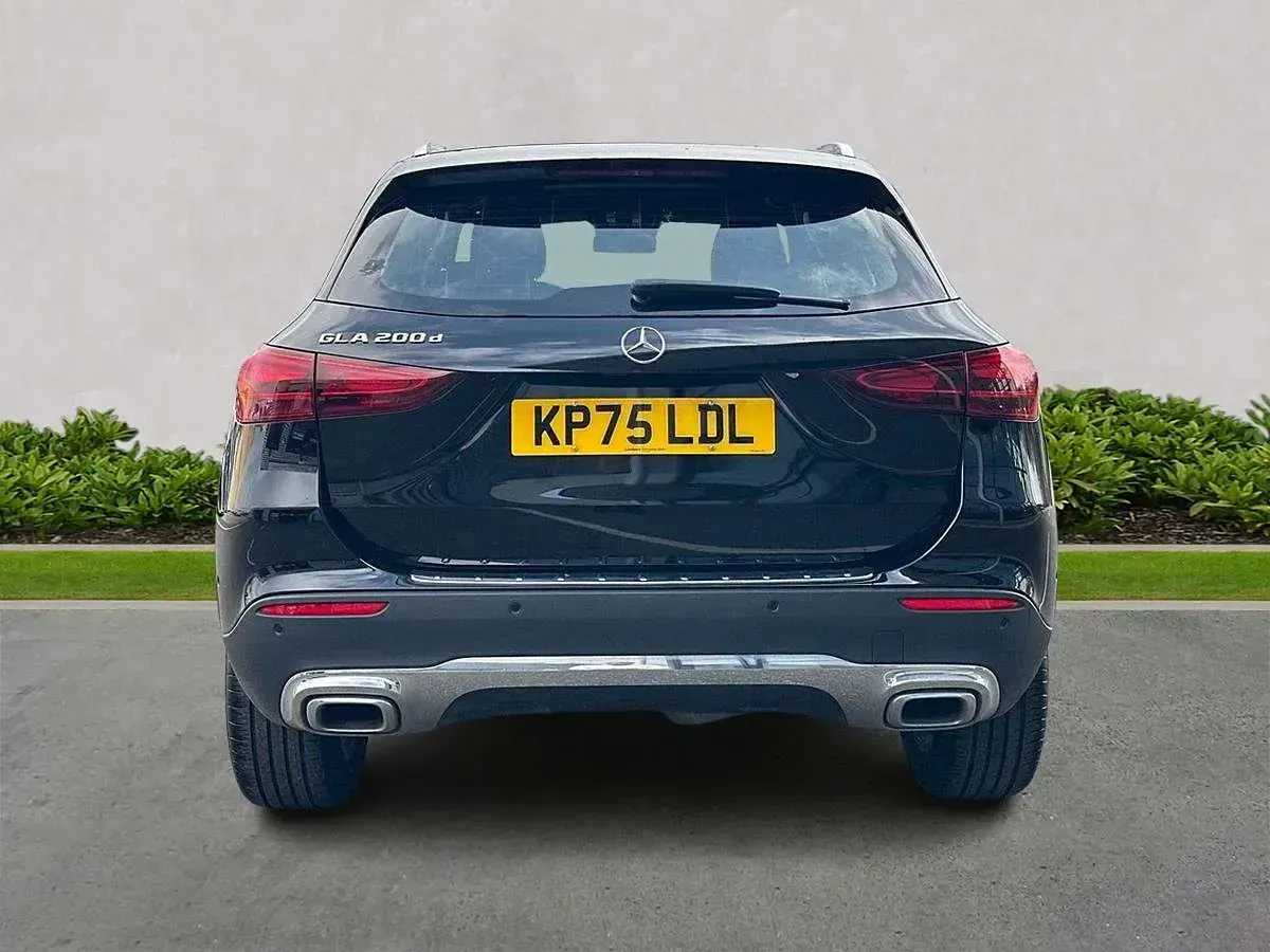 Used Mercedes GLA200 Executive 150 HP (110 kW) 2025 Black SUV