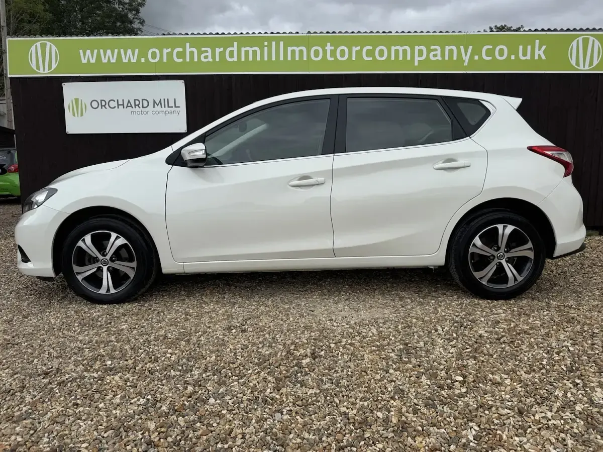 Used Nissan Pulsar Acenta 115 HP (84 kW) 2016 White Hatchback