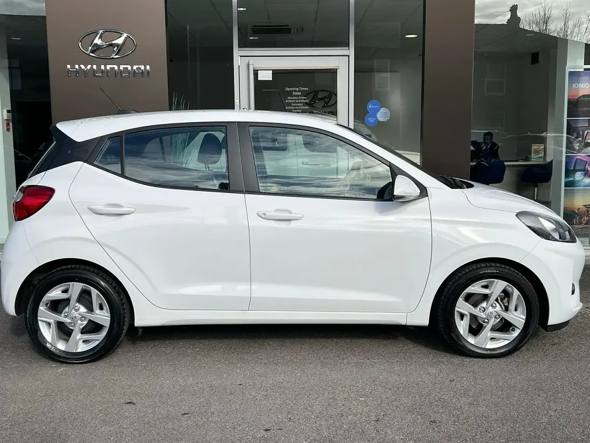 Used Hyundai i10 SE 84 HP (61 kW) 2021 White Hatchback