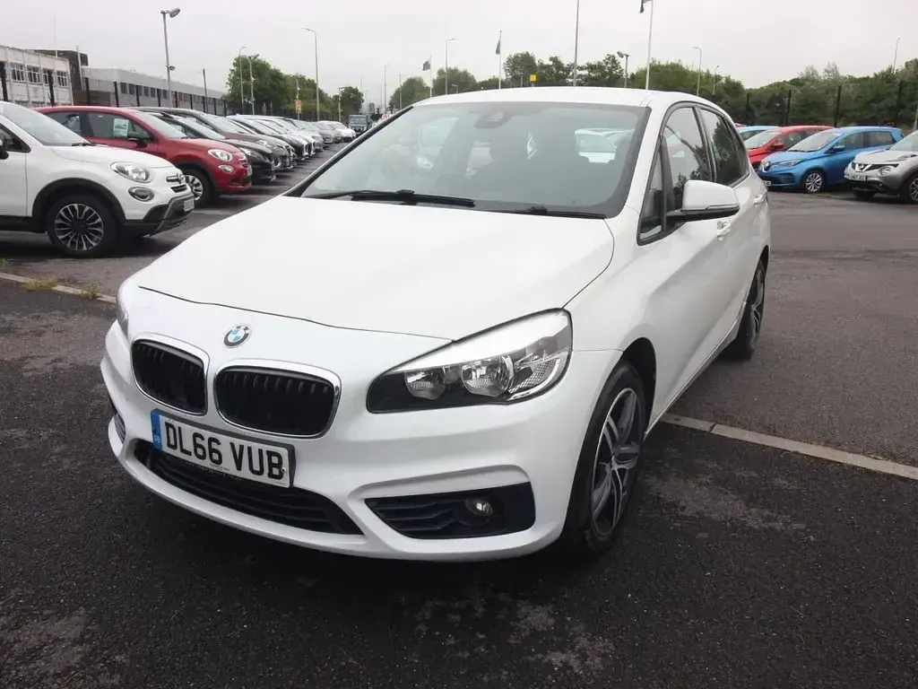 Used BMW 218 Sport Line 2016 White Hatchback
